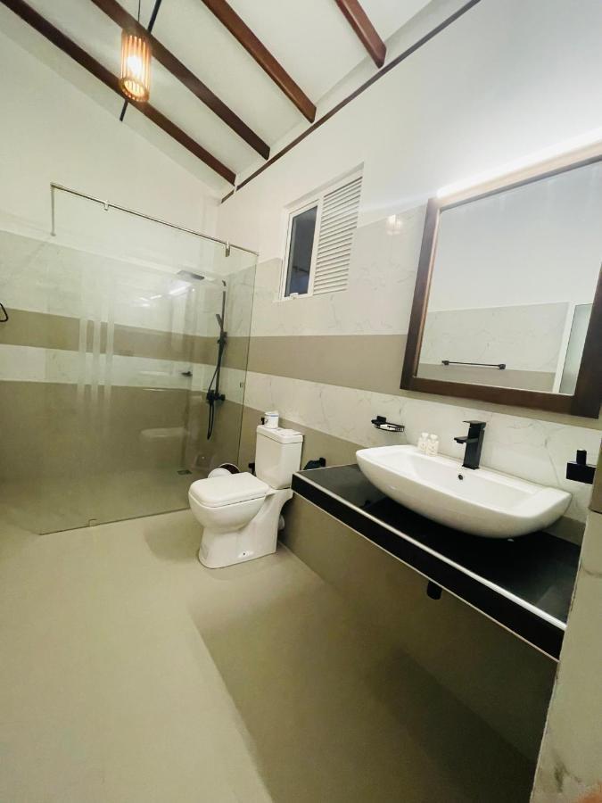 Dk Zur Einkehr Hotel Ahangama Extérieur photo