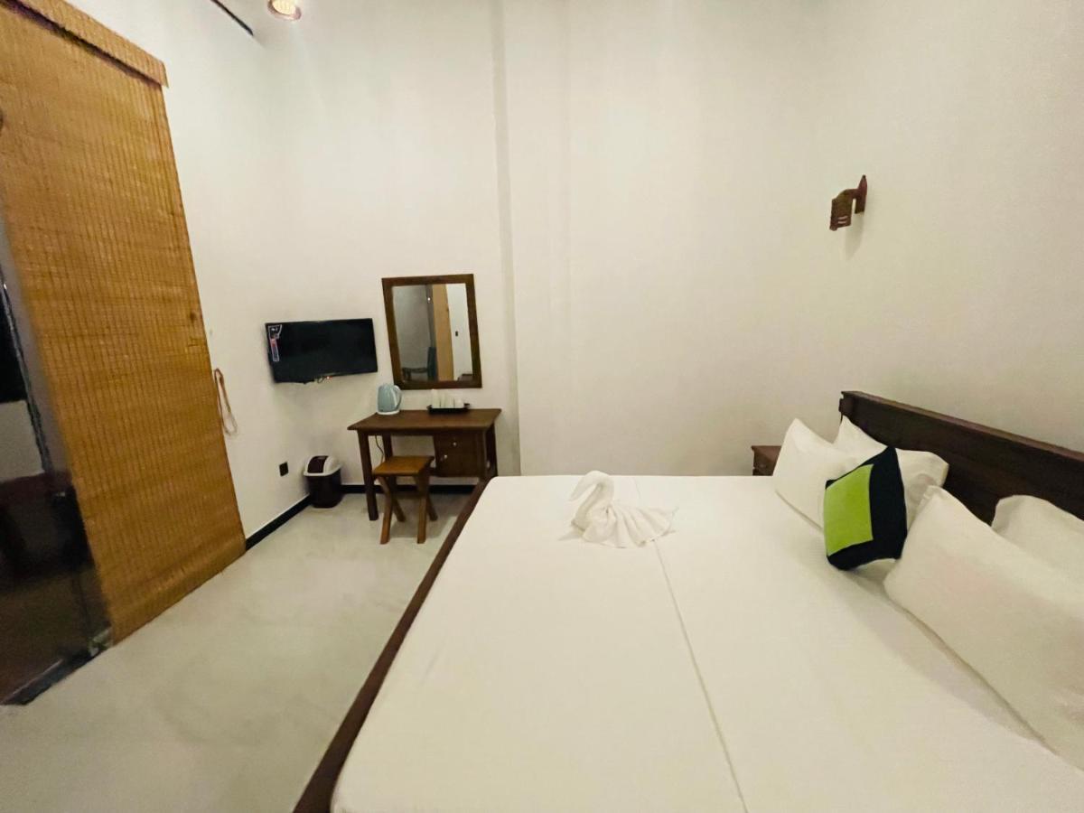 Dk Zur Einkehr Hotel Ahangama Extérieur photo