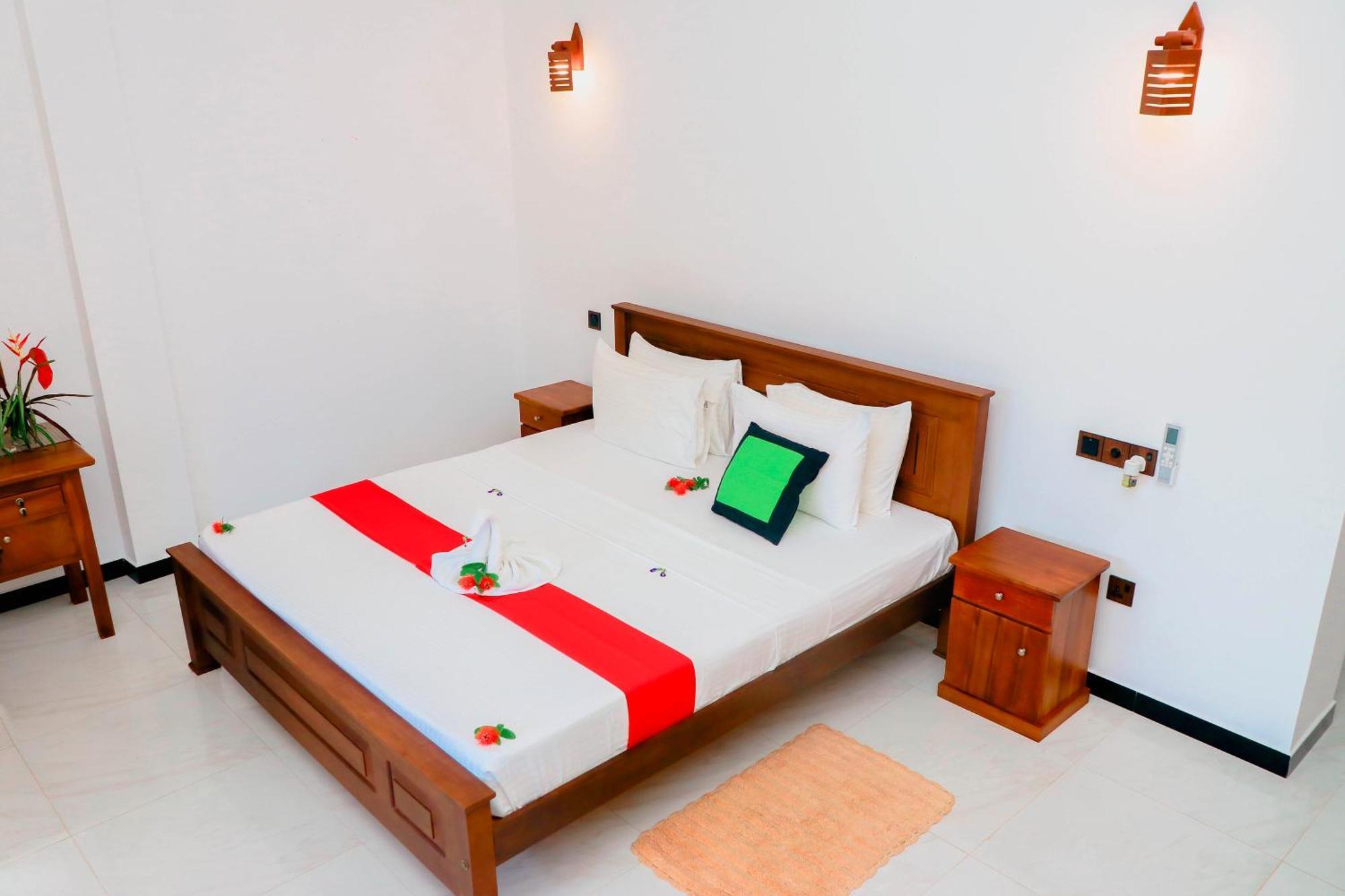 Dk Zur Einkehr Hotel Ahangama Extérieur photo