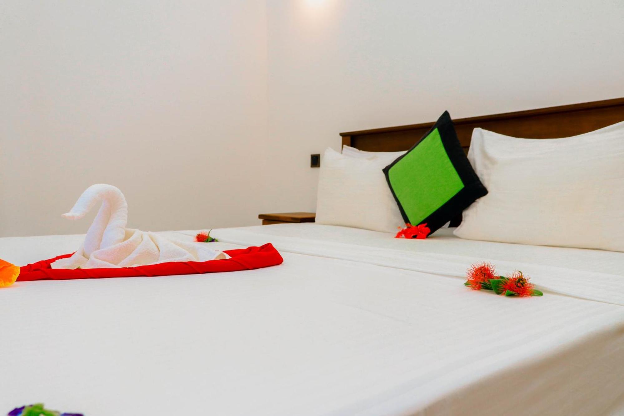 Dk Zur Einkenr Hotel Ahangama Extérieur photo