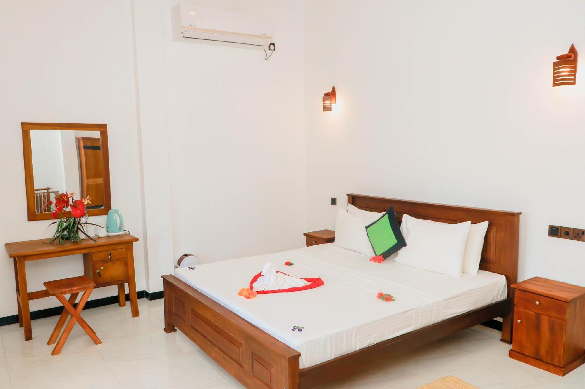 Dk Zur Einkenr Hotel Ahangama Extérieur photo