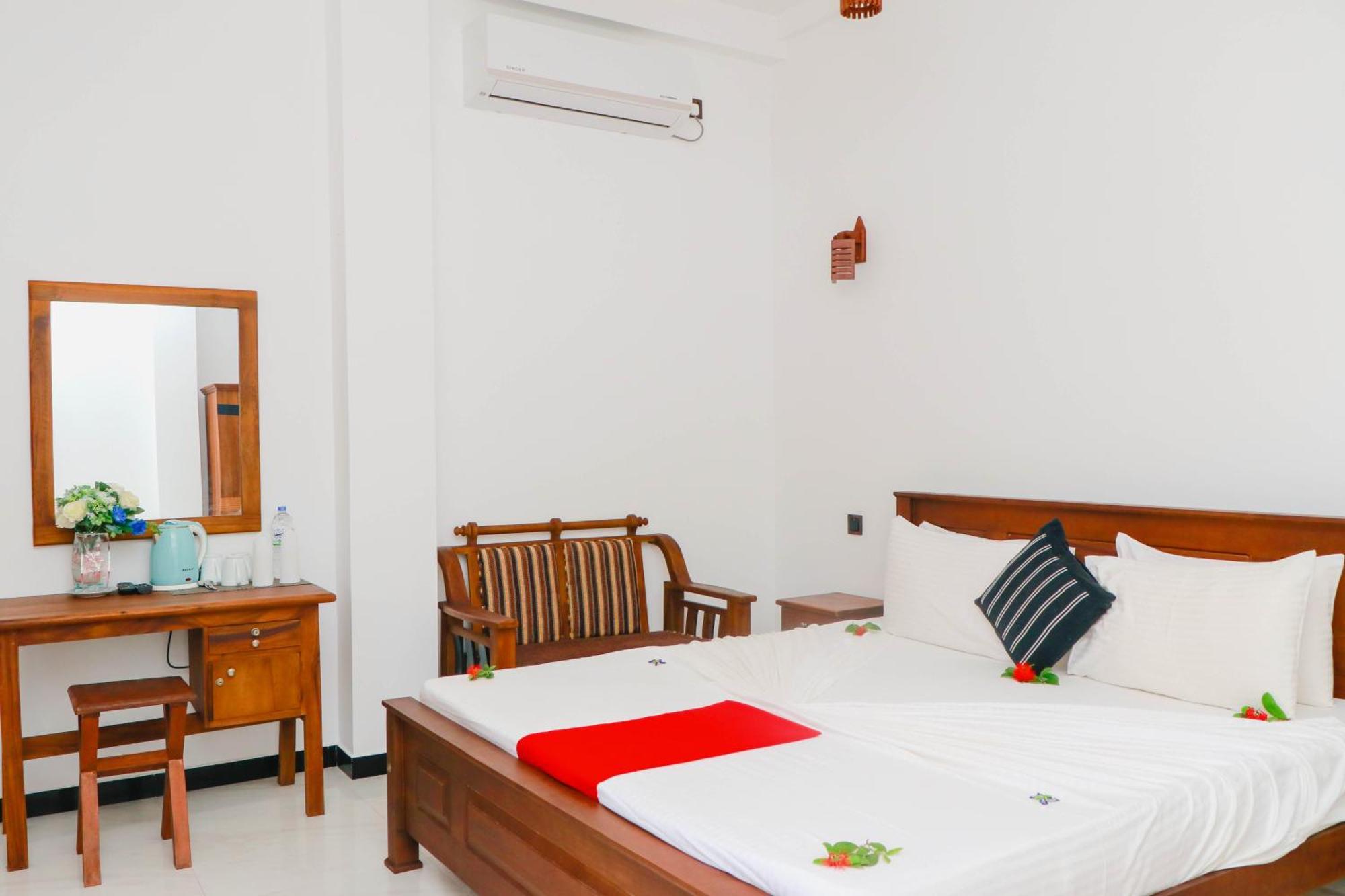 Dk Zur Einkenr Hotel Ahangama Extérieur photo